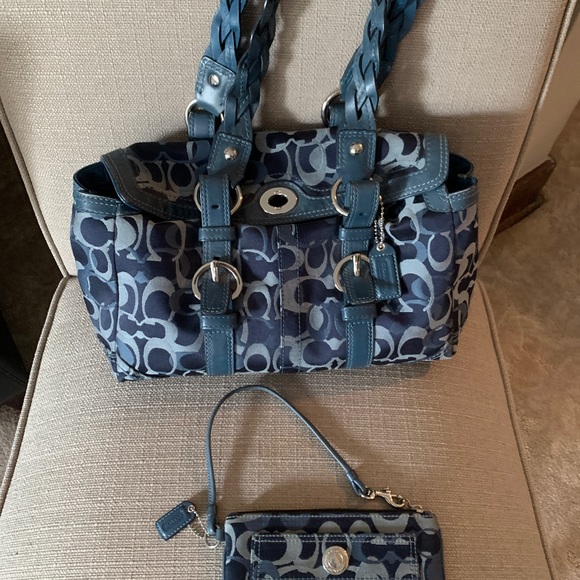 Coach top turn lock vintage
shoulder bag with wristlet matching - Picture 7 of 9